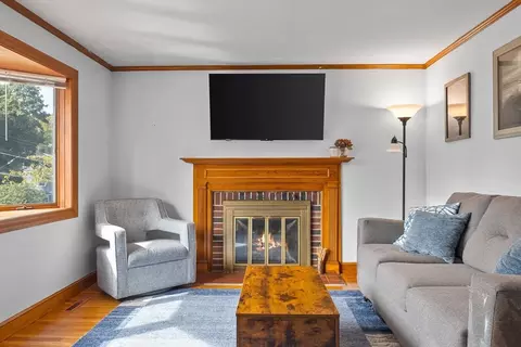 17 Spring St, Wakefield, MA 01880 photo 3