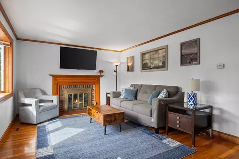 17 Spring St, Wakefield, MA 01880 photo 2