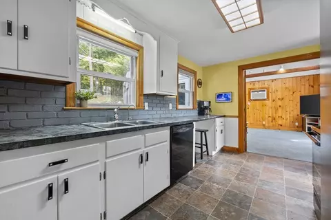 17 Spring St, Wakefield, MA 01880 photo 8