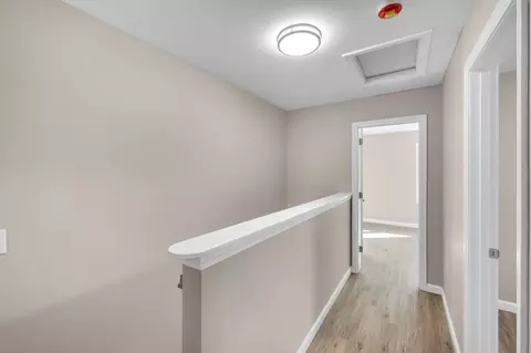 Entry Way - 184-186 Marion St, Springfield, MA 01109 photo 5 of 5