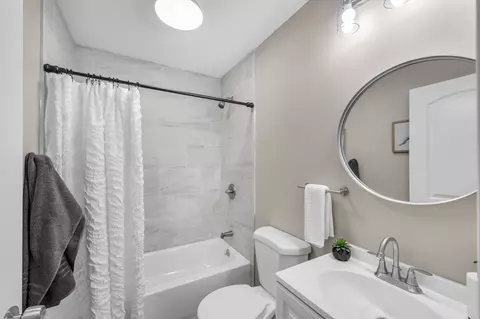Bath - 184-186 Marion St, Springfield, MA 01109 photo 2 of 5