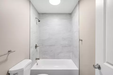 Bath - 184-186 Marion St, Springfield, MA 01109 photo 5 of 5