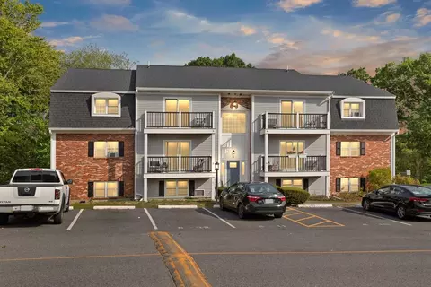 6 Chapel Hill Dr #9, Plymouth, MA 02360