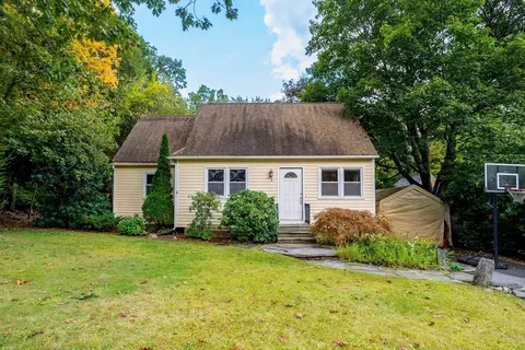 8 Chestnut St, Grafton, MA 01519