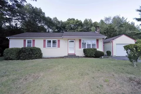 36 Winfield St, Freetown, MA 02717