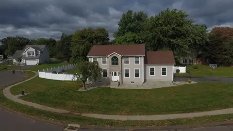 18 Wildflower Ln, Agawam, MA 01001