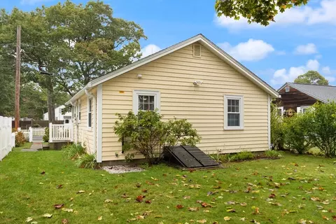 Exterior - 20 Wildwood Ave, Wareham, MA 02571 photo 4 of 5