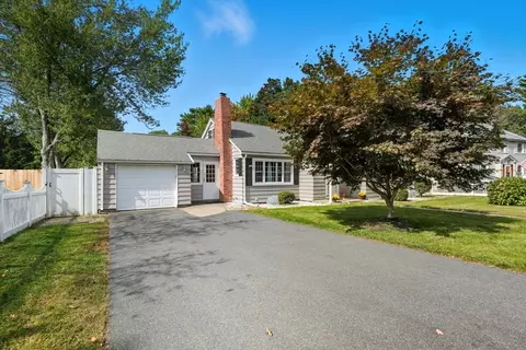 116 Hartwick St, Springfield, MA 01108 photo 2