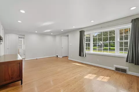 116 Hartwick St, Springfield, MA 01108 photo 9