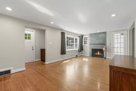 116 Hartwick St, Springfield, MA 01108 photo 8