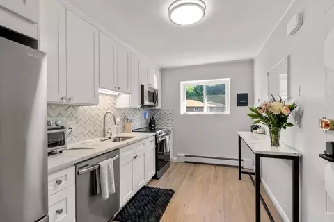 23 Westgate Rd #6, Chestnut Hill, MA 02467