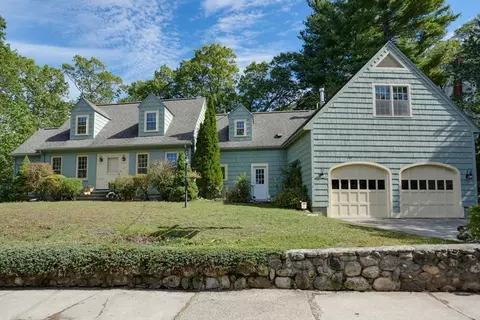 27 Parker Rd, Wakefield, MA 01880