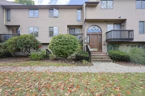 880 Landry Ave #2, North Attleboro, MA 02760