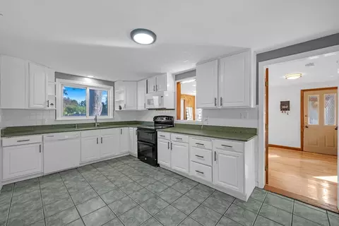 17 Dutton St, Worcester, MA 01610 photo 7