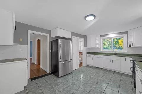 17 Dutton St, Worcester, MA 01610 photo 8