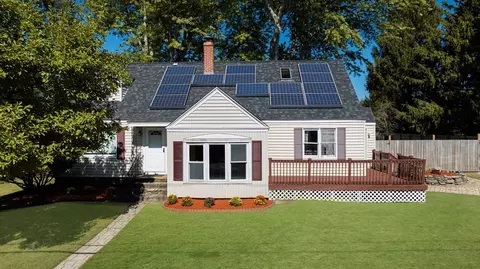 17 Dutton St, Worcester, MA 01610
