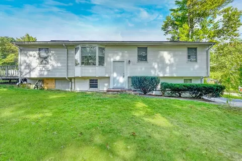 28 Border Rd, Holbrook, MA 02343