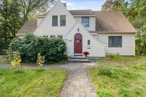42 Winthrop Ave, Reading, MA 01867