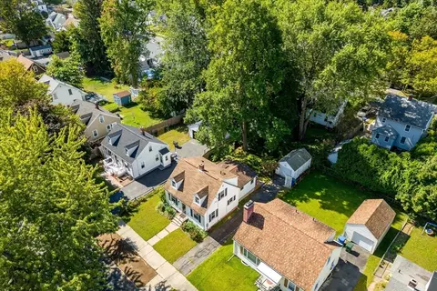 54 Ellsworth Ave, Springfield, MA 01118 photo 4