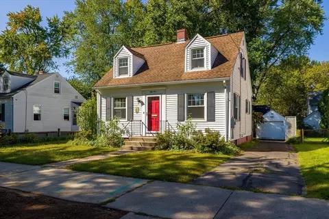 54 Ellsworth Ave, Springfield, MA 01118 photo 2