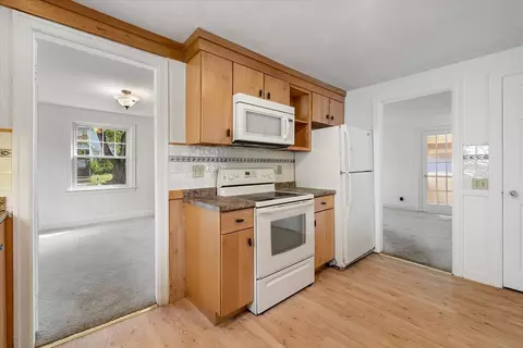 54 Ellsworth Ave, Springfield, MA 01118 photo 7