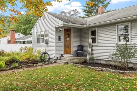 9 Silva St, Monson, MA 01057