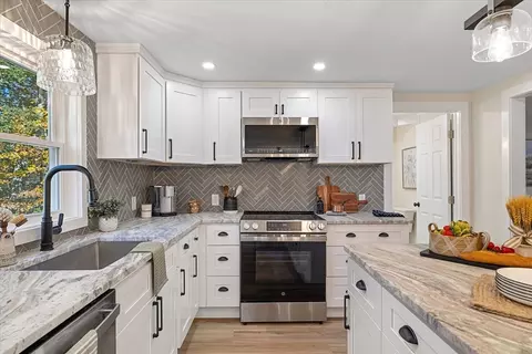 420 Queen Lake Rd, Phillipston, MA 01331