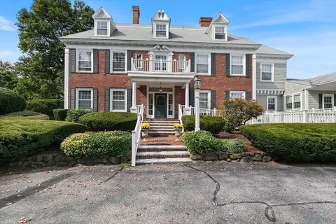 5 Porter Rd #101, Andover, MA 01810