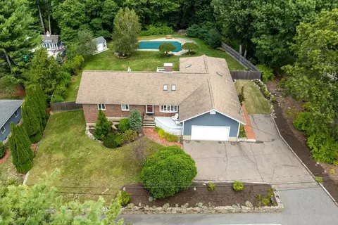 70 Christina Dr, Braintree, MA 02184