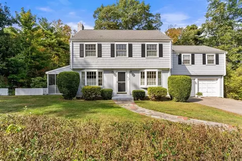 886 Gay St, Westwood, MA 02090