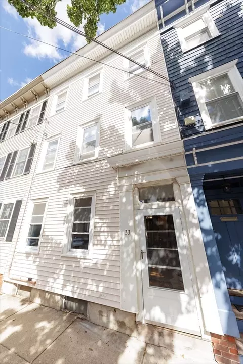 33 Russell St, Charlestown, MA 02129