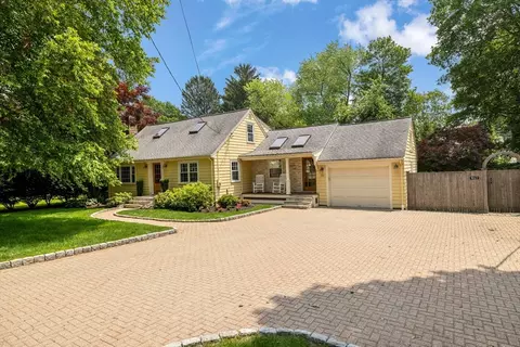 125 Burlington St, Lexington, MA 02420