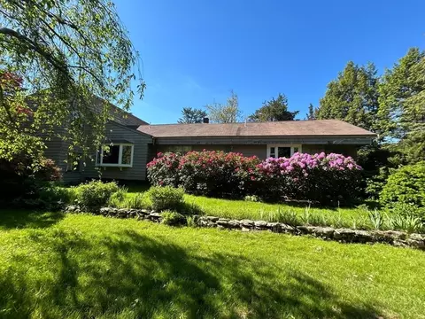20 Lake Shore Dr, Westwood, MA 02090