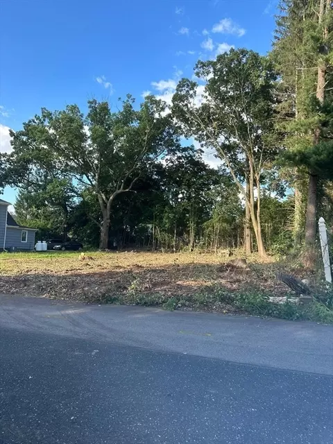32 Stoughton Ave, Webster, MA 01570 photo 2