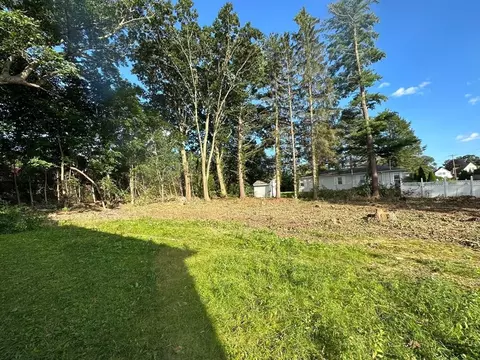 32 Stoughton Ave, Webster, MA 01570