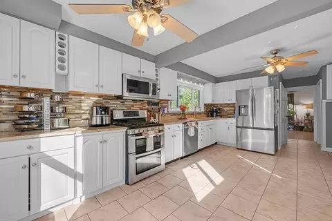 152 North St, Ware, MA 01082 photo 8