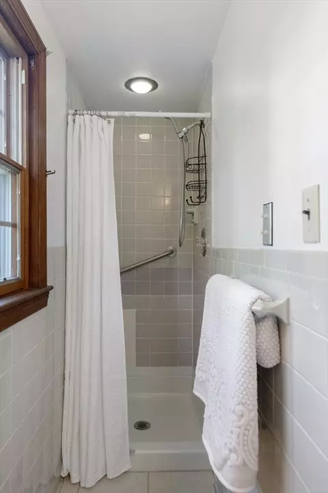 Bath - 182 Georgetown Rd, Boxford, MA 01921 photo 3 of 5