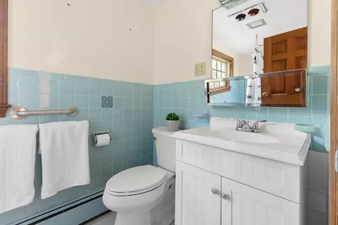 Bath - 182 Georgetown Rd, Boxford, MA 01921 photo 4 of 5