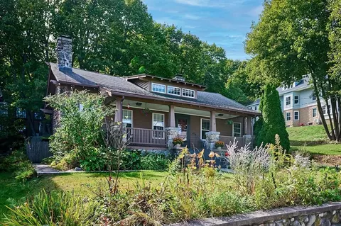 78 Hitchcock St, Holyoke, MA 01040