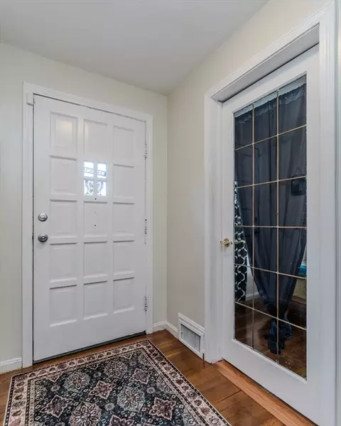 15 Burns Ave, Springfield, MA 01119 photo 3