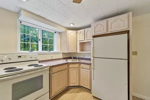 Kitchen - 11 Fox Run, Townsend, MA 01474 photo 5 of 5