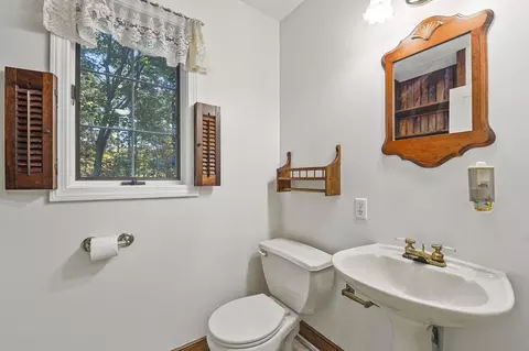 Bath - 11 Fox Run, Townsend, MA 01474 photo 1 of 5