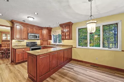 Kitchen - 11 Fox Run, Townsend, MA 01474 photo 1 of 5