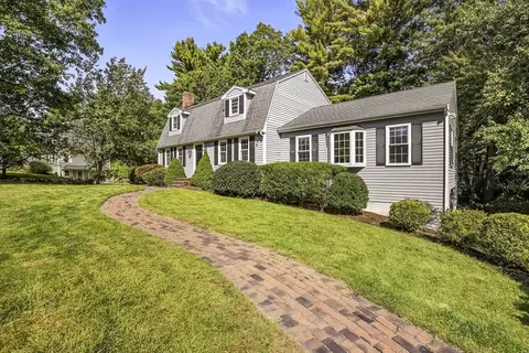 36 Cranberry Rd, North Attleboro, MA 02760