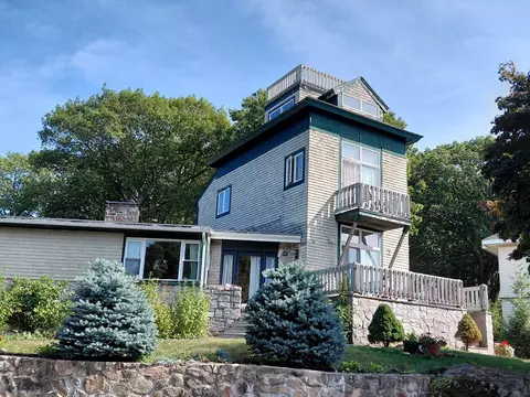 75 Bay View Dr, Swampscott, MA 01907