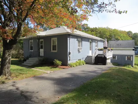 55 Lakeview St, Leominster, MA 01453