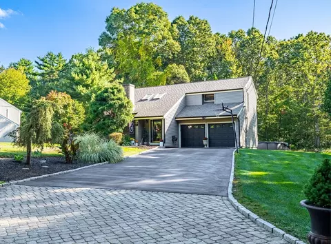 10 Quaker Ln, Swansea, MA 02777