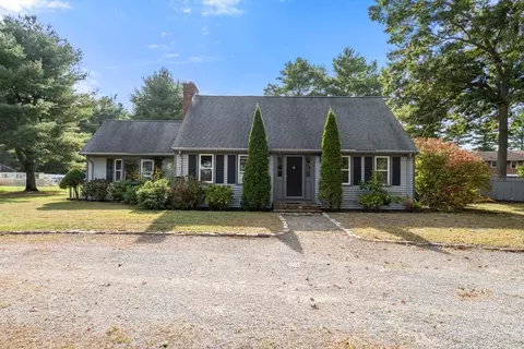 2 Hayes St, Freetown, MA 02717