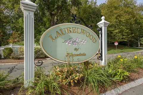103 Laurelwood Dr #103, Hopedale, MA 01747