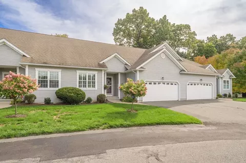 81 Oakhill Cir #81, Chicopee, MA 01020